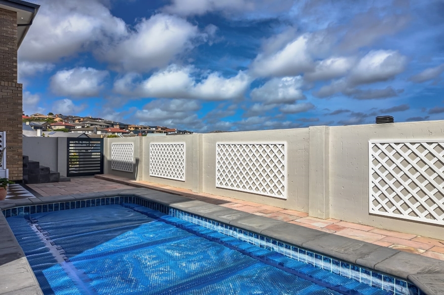 4 Bedroom Property for Sale in Monte Christo Western Cape